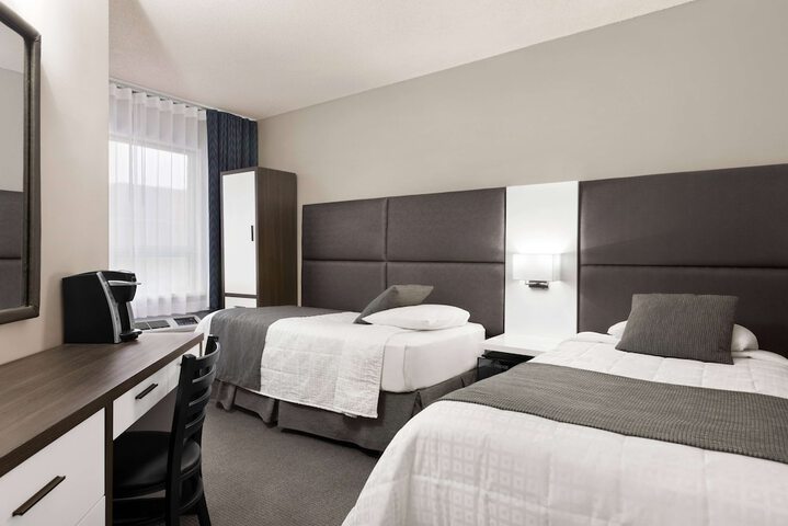 Room 34 of 74