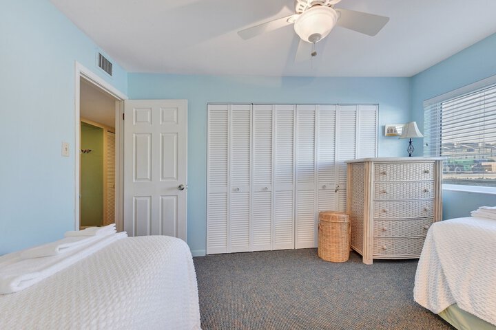 Room 17 of 33