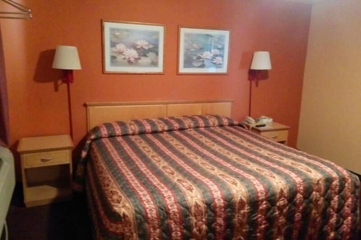 Room 9 of 20