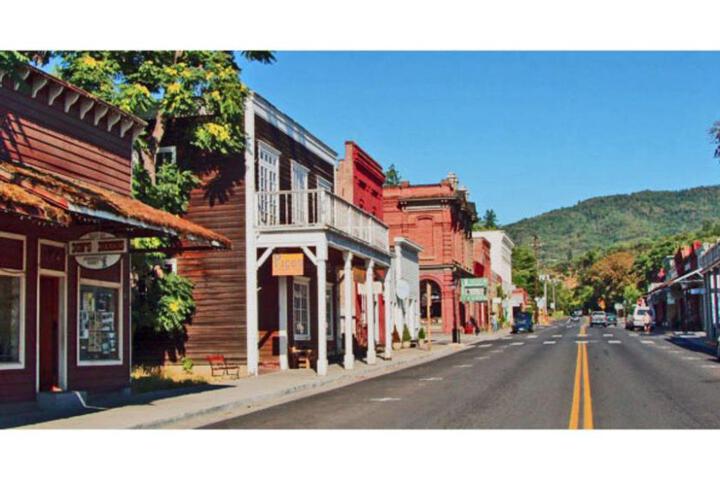C Street Cottages