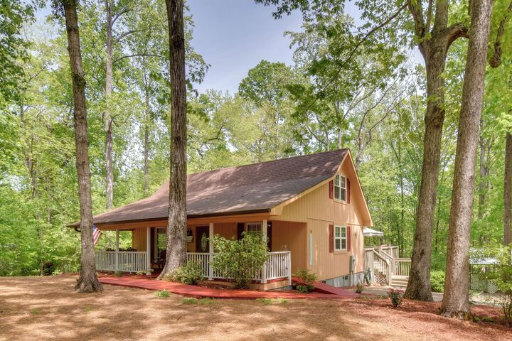 The Lake Place Cabin w / Golf Cart & Free Kayaks!