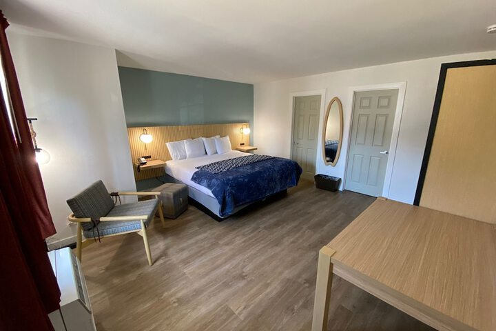 Room 16 of 36