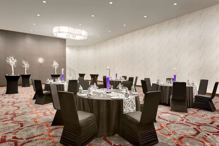 DoubleTree by Hilton Toronto Airport West