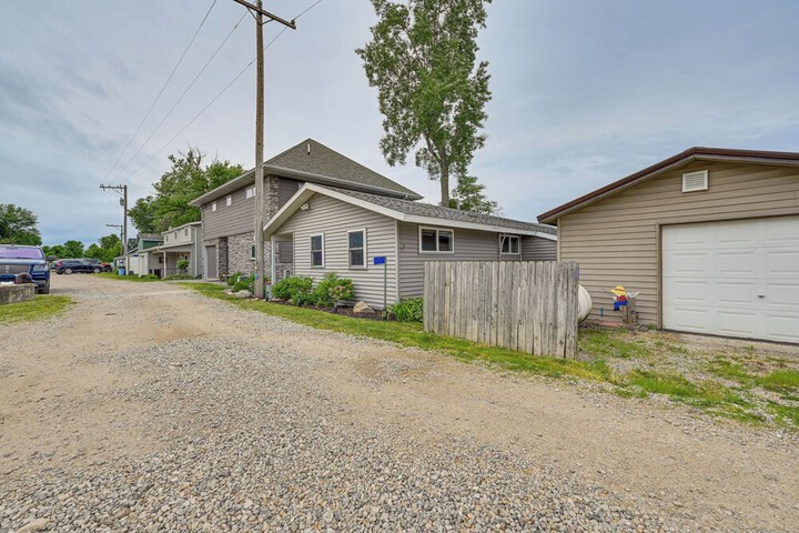 Anglers Cottage on Lake Cornelia: Pets Welcome!