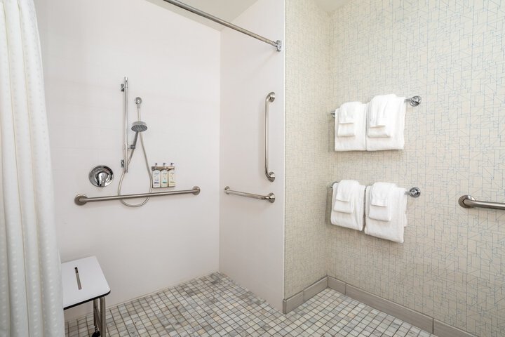 Room 32 of 79