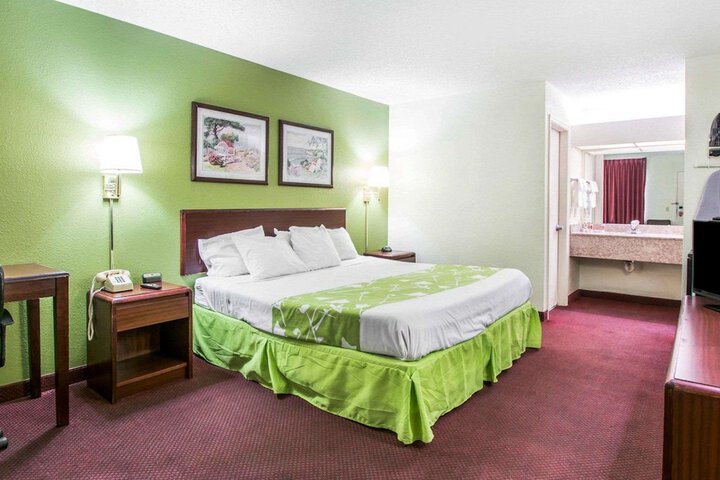Room 27 of 46