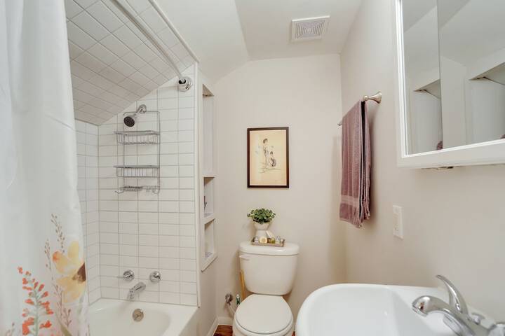 Cozy Norwalk Apt: Near Cedar Point & Kalahari!