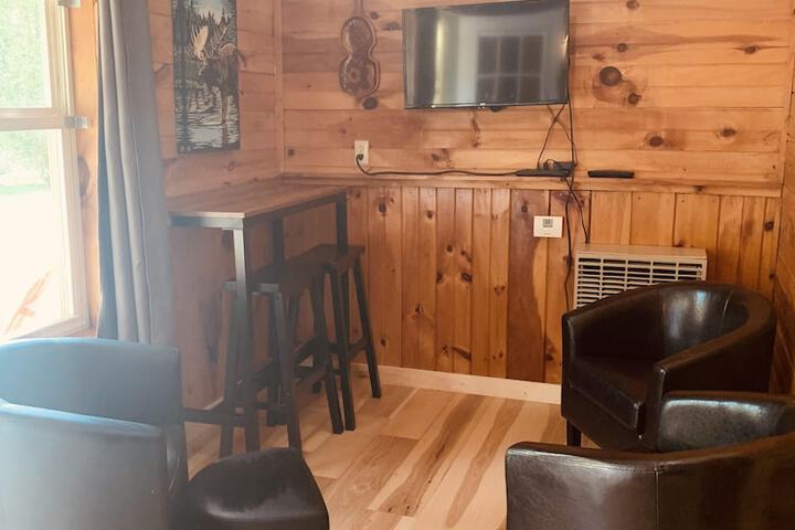 Pine Crest Motel & Cabins