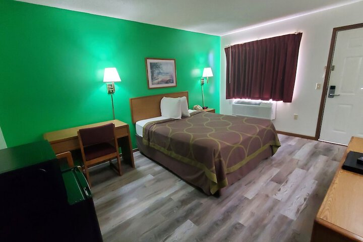 Room 12 of 40