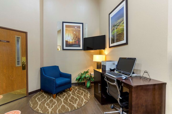 Business Center 31 of 31