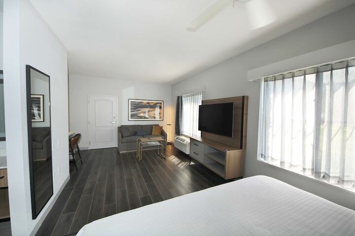 Room 21 of 34