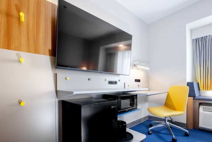 Room 14 of 28
