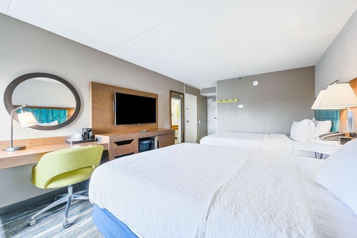 Room 13 of 28
