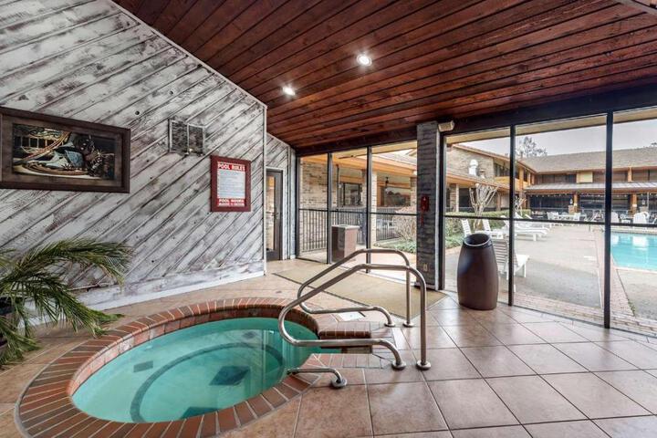 Best Western Plus Saddleback Inn & Conference Center