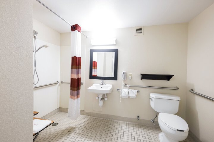 Room 15 of 28