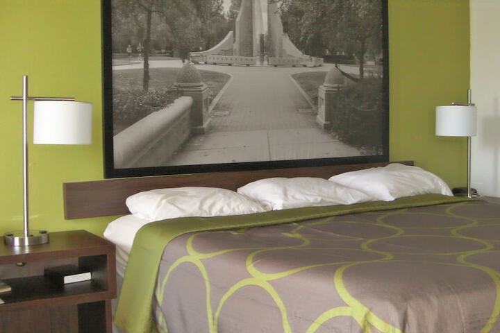Super 8 by Wyndham Lafayette / Purdue Area