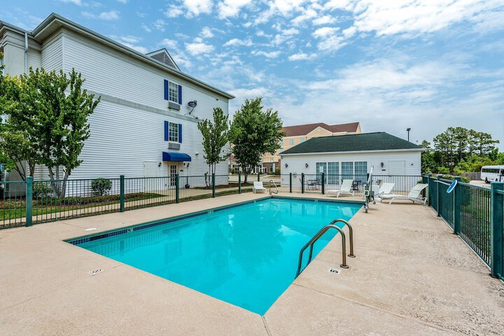 Pool 8 of 33