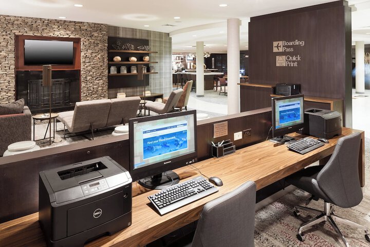 Business Center 32 of 33