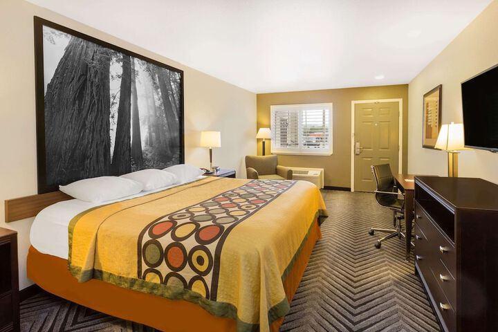 Super 8 by Wyndham Fortuna