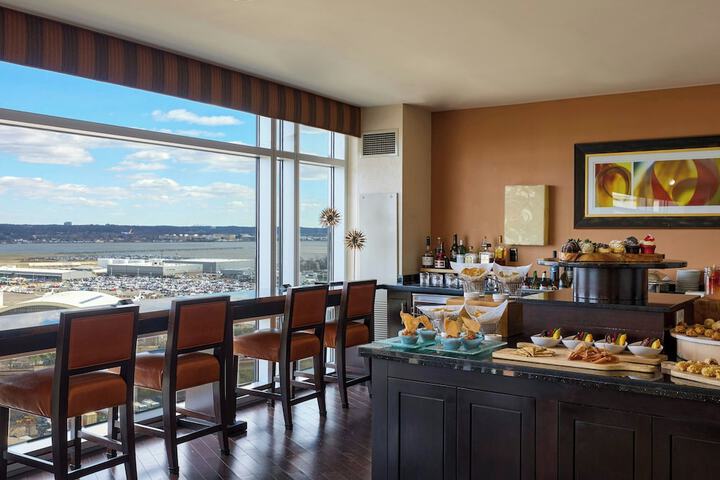 Renaissance Arlington Capital View Hotel