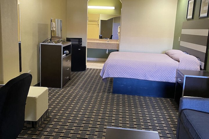 Room 8 of 11