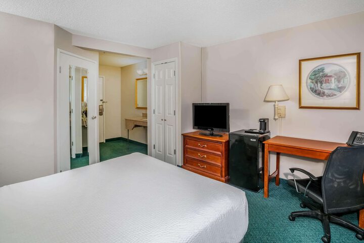 Room 17 of 42
