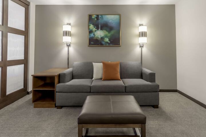 Room 16 of 38