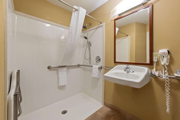 Room 9 of 35