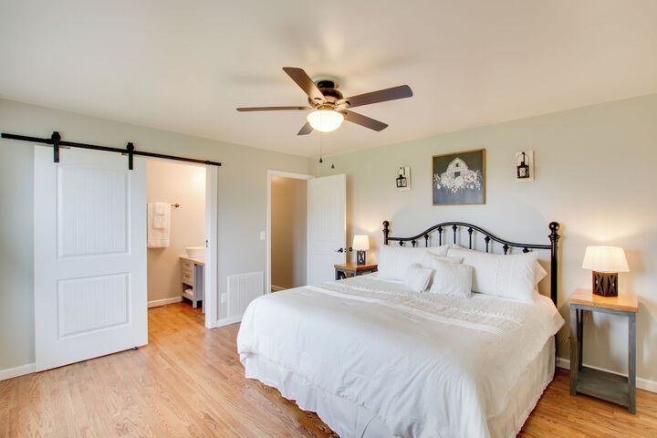 Chic Ste Genevieve Home w / Nice Interior Amenities
