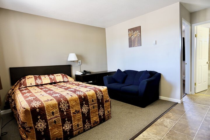Room 7 of 12