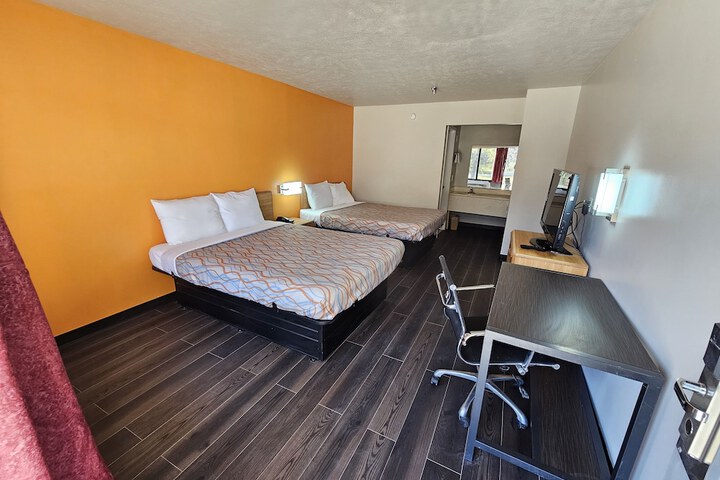 Room 10 of 14
