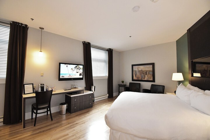Room 32 of 50