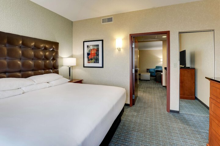 Room 32 of 77