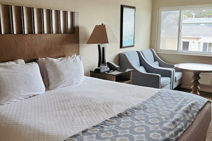 Cambria Landing Inn & Suites