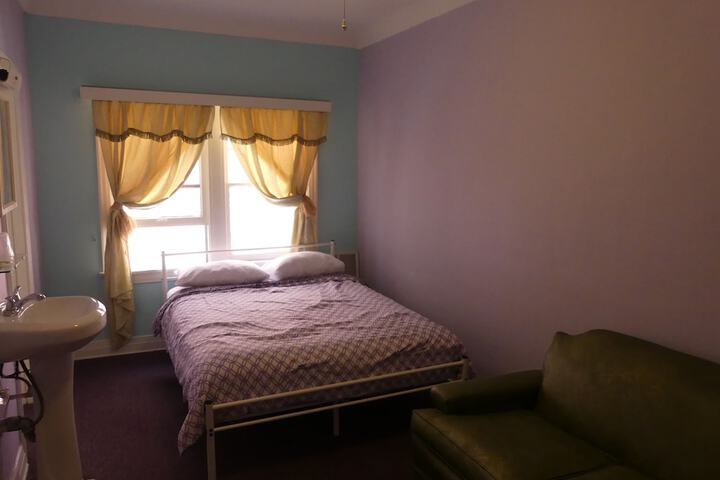 Room 18 of 40