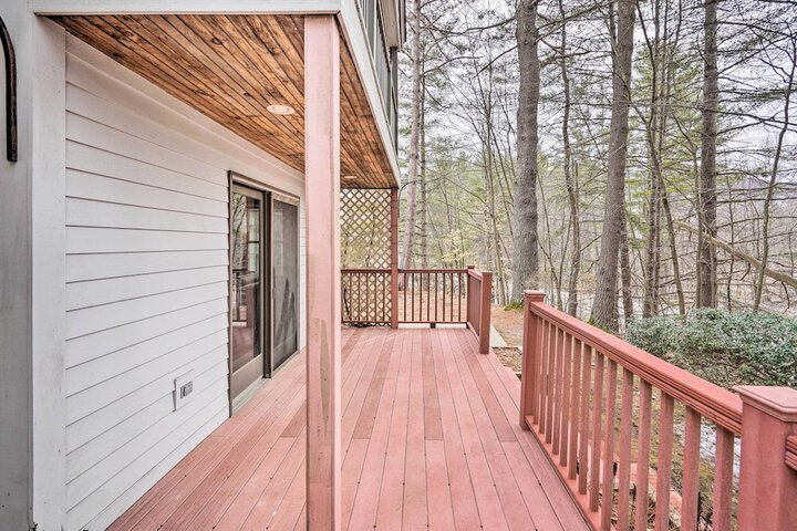 Berkshires Getaway 1 Mi Skiing & Hiking!
