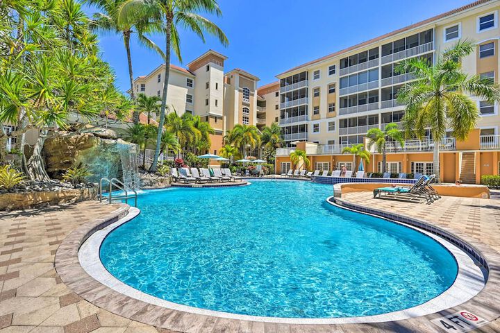 Naples Escape in Regatta w / Resort Amenities!
