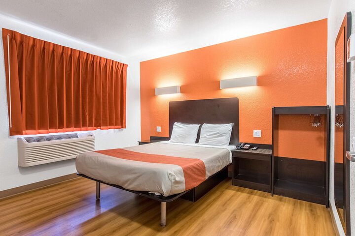 Room 17 of 31