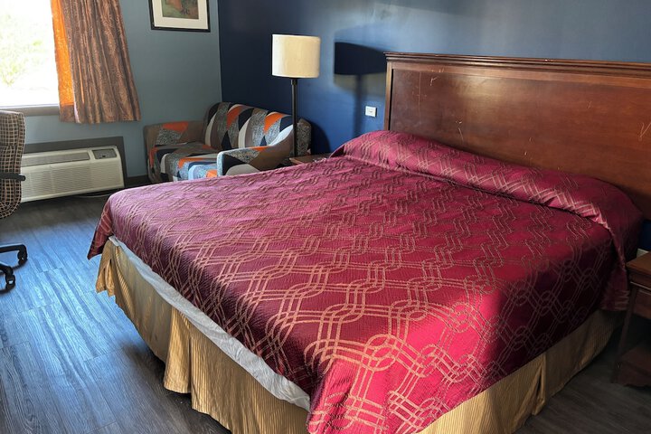 Room 4 of 8