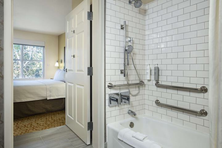 Room 8 of 43