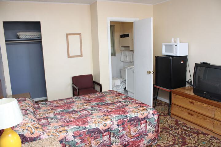Room 4 of 16