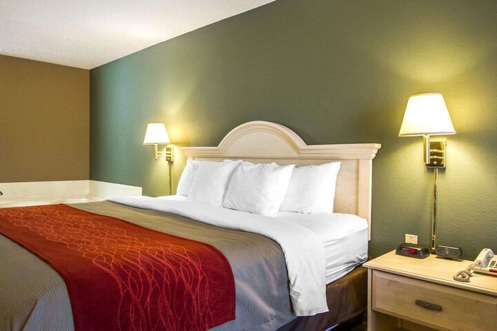 Room 10 of 28