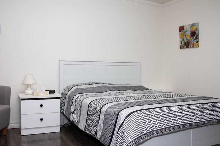 Room 22 of 102
