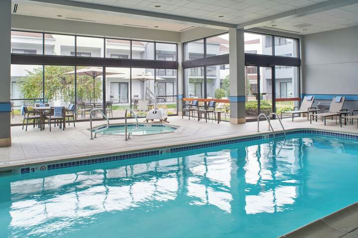 Courtyard by Marriott Detroit Troy