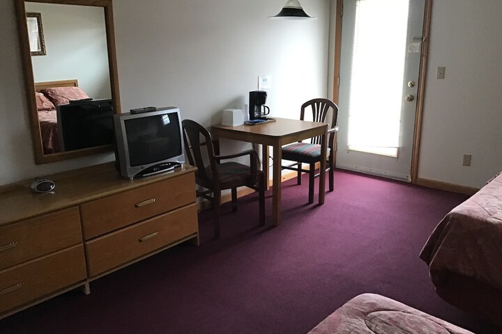 Room 6 of 9
