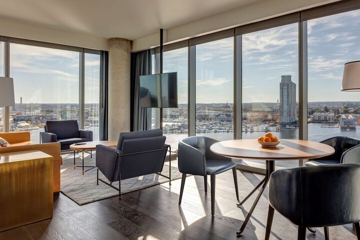 Canopy by Hilton Baltimore Harbor Point