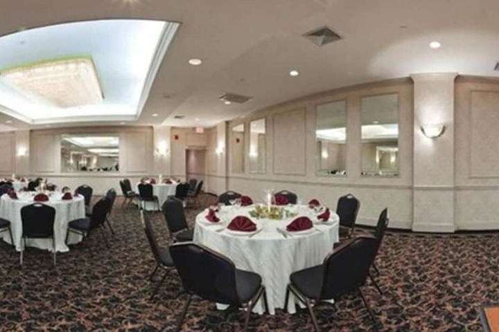 Clarion Hotel & Conference Center Ronkonkoma MacArthur Airport