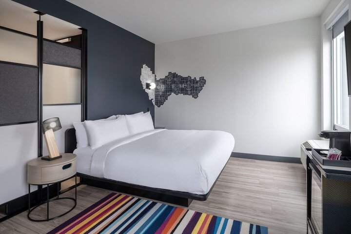 Room 17 of 28