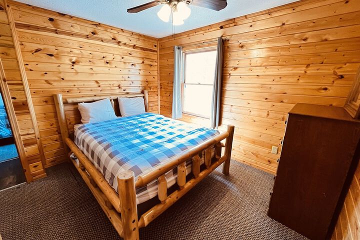 Horseshoe Bay Lodge