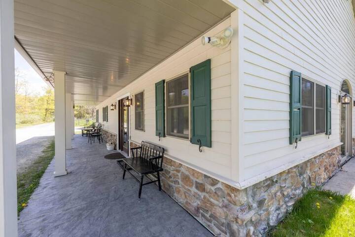 Modern Farm Home 2hr NYC BOS Peaceful Wifi
